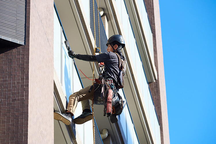 ファインビルケアの高所作業・外壁清掃
